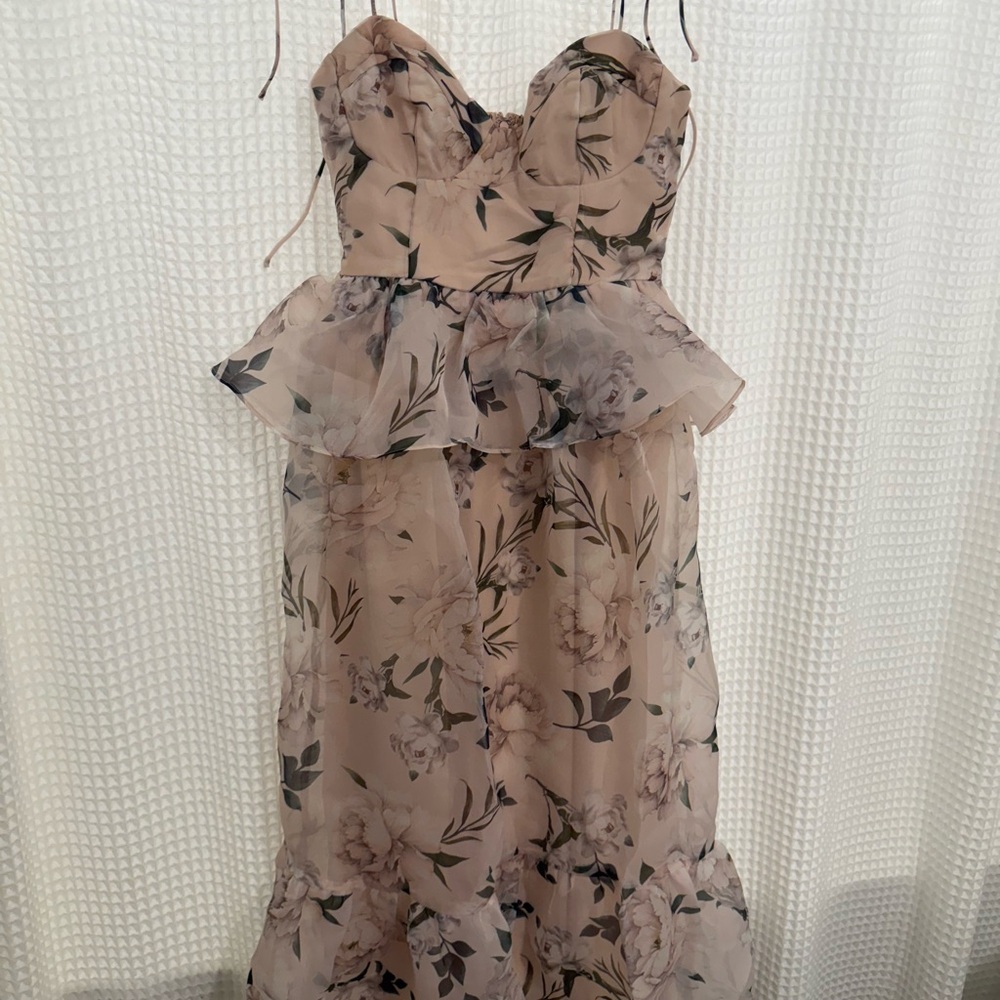 Chic Floral Strapless Midi Dress